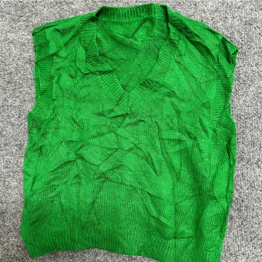 Shein Sweater Vest Womens Size 6 Green V-Neck Sleeveless Knit Casual Preppy Top